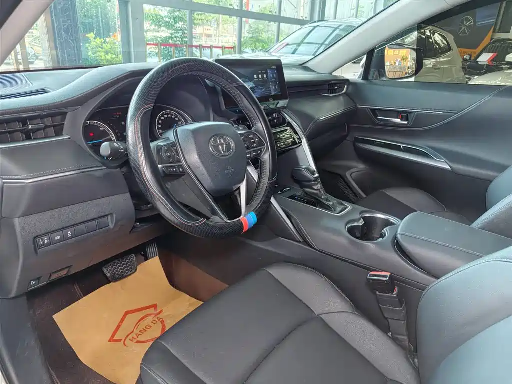 Toyota Venza 2023 2.5L Smart Hybrid FWD Luxury фото 7
