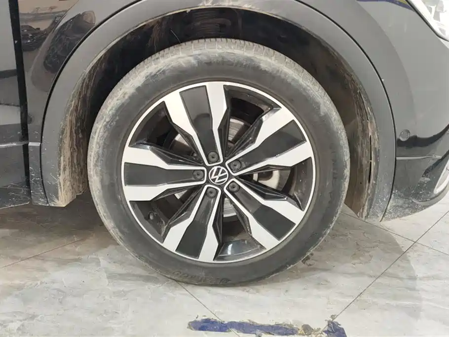 Volkswagen Tiguan L 2023 Facelift 330TSI Auto FWD R-Line Premium фото 6