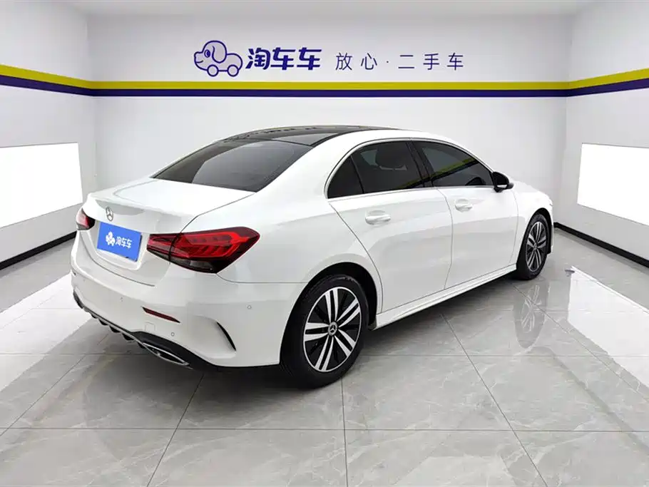 Mercedes-Benz A-Class 2019 A 180 L Sport Sedan фото 3