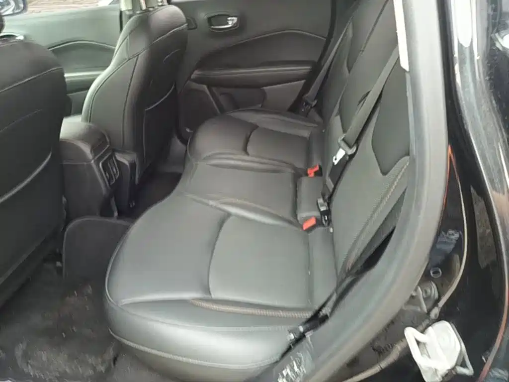 Фото 17 - Jeep Compass