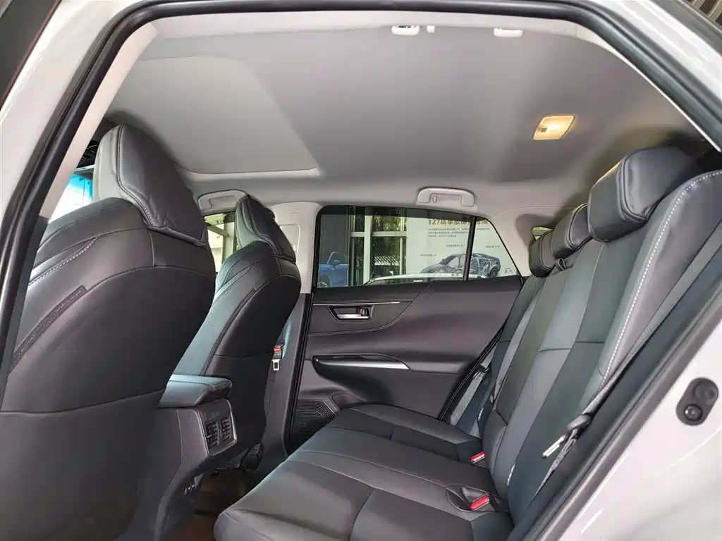 Toyota Venza 2023 2.5L Smart Hybrid FWD Luxury фото 15