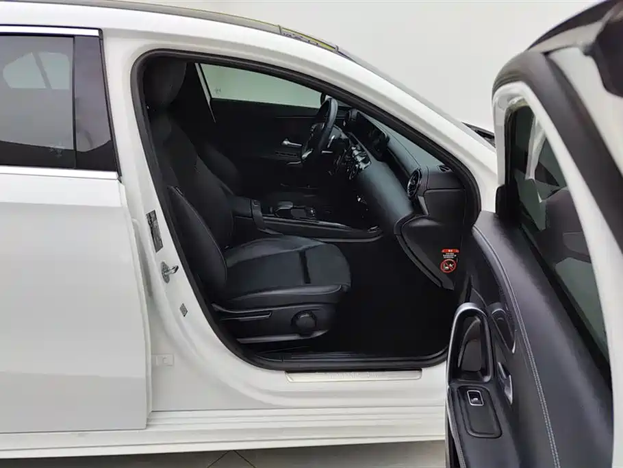 Mercedes-Benz A-Class 2019 A 180 L Sport Sedan фото 8