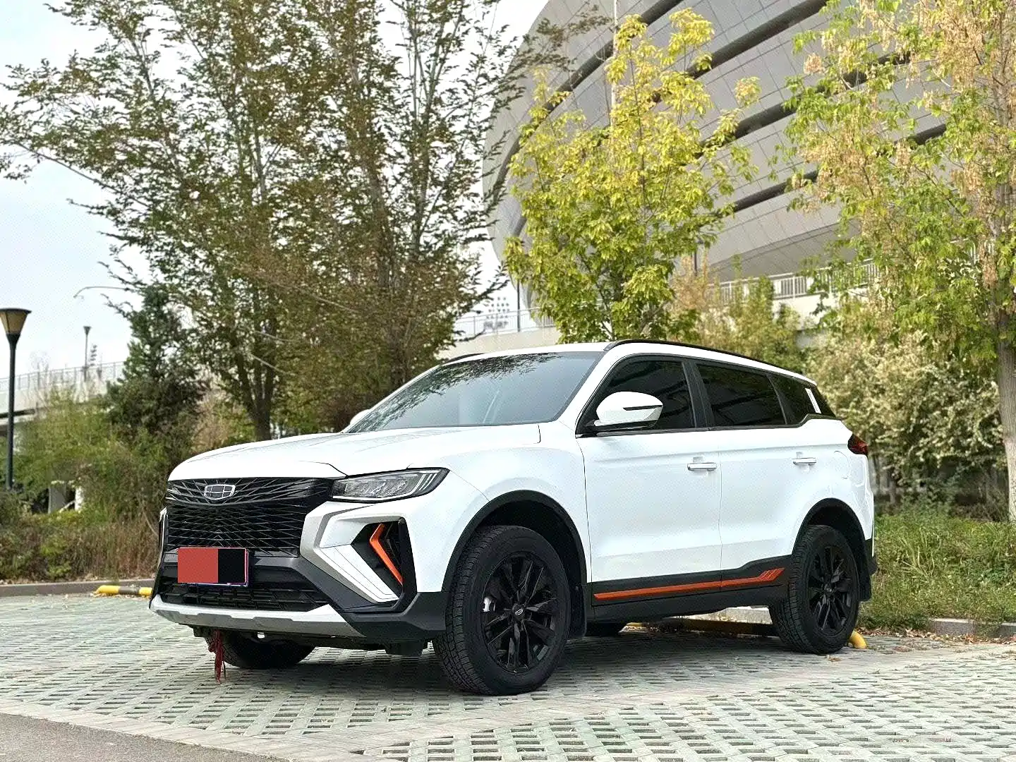 Photo 2 - Geely Atlas