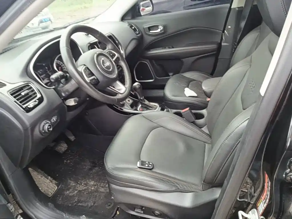 Фото 15 - Jeep Compass
