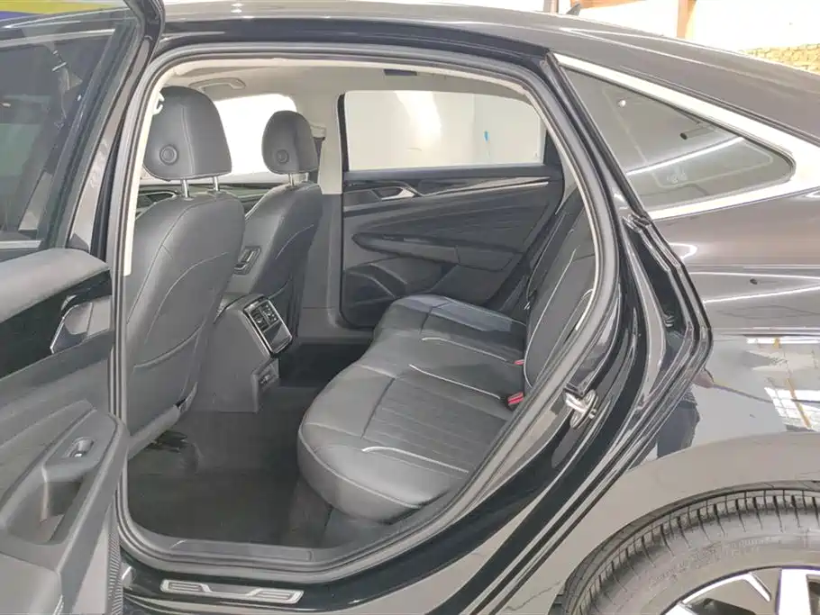 Volkswagen Passat 2022 330TSI Starlight Elite Edition фото 11