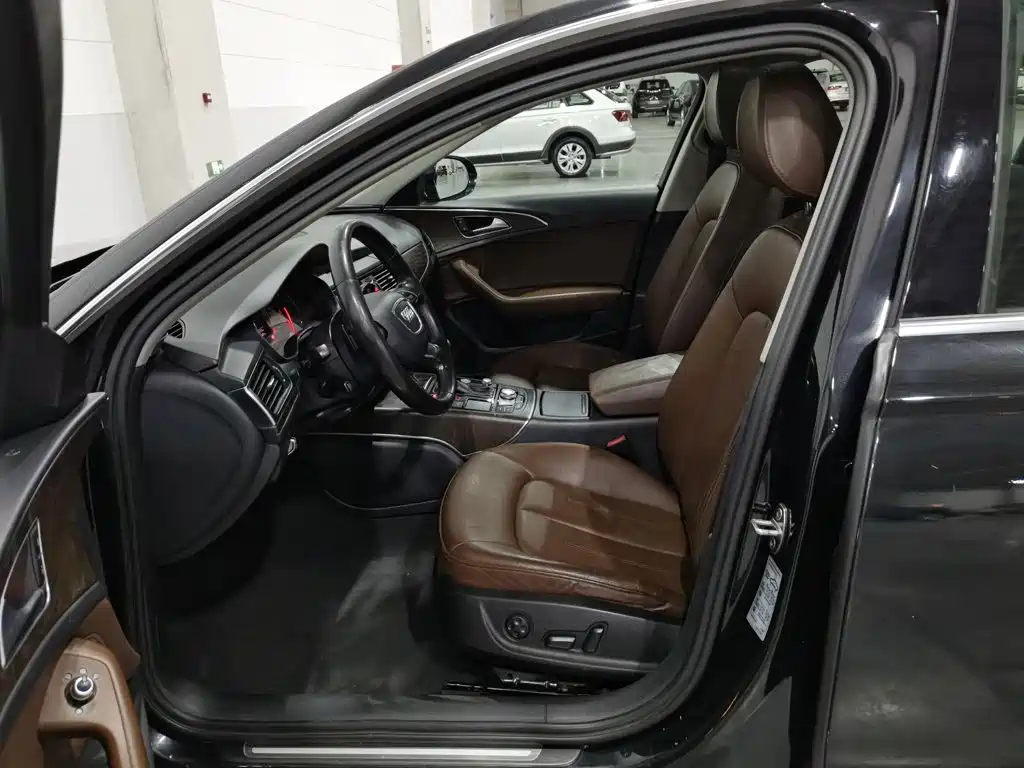 Фото 10 - Audi A6L