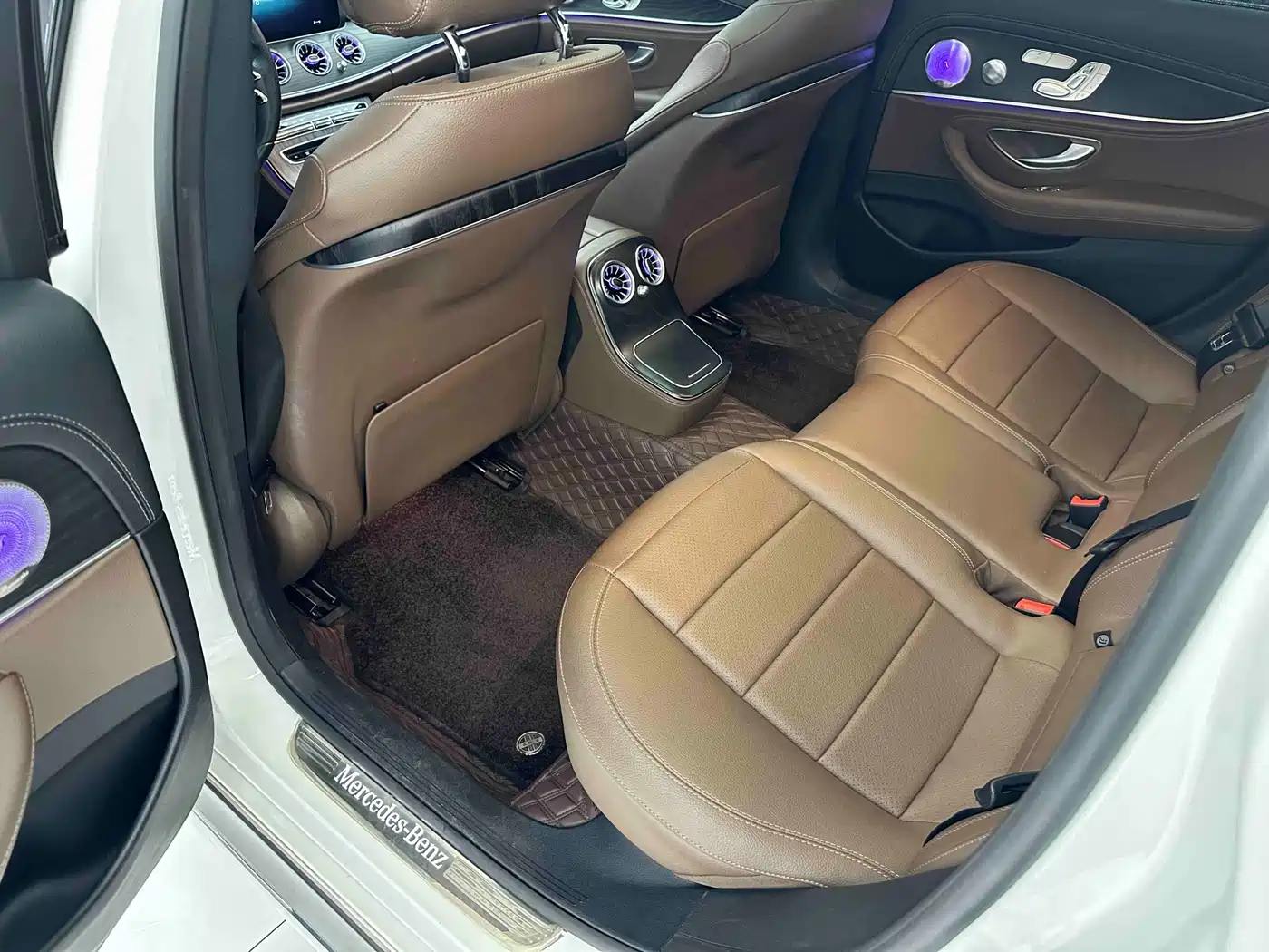 Mercedes-Benz E-Class 2021 E 300 L Sport Luxury Edition фото 6
