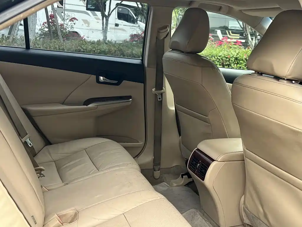 Фото 9 - Toyota Camry