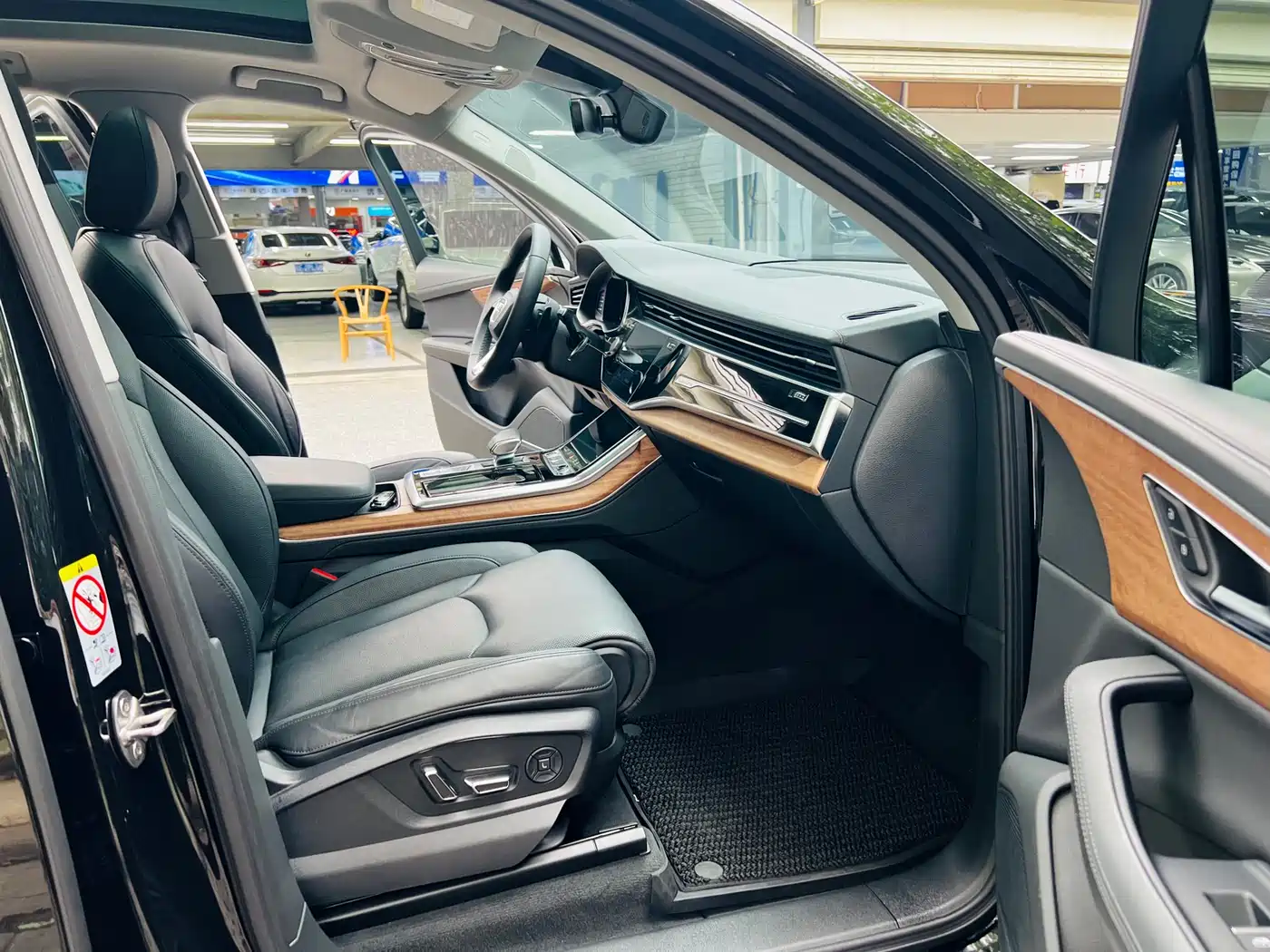Audi Q7 2022 55 TFSI quattro S line Premium фото 12