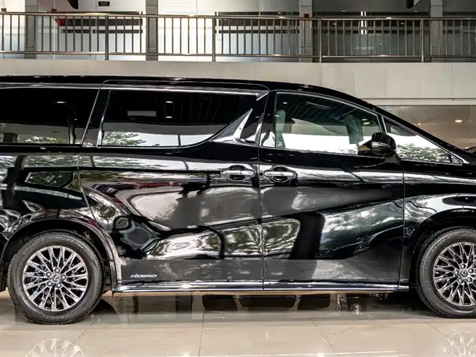 Lexus LM 2020 300h Seven-Seater Elegance Edition фото 4