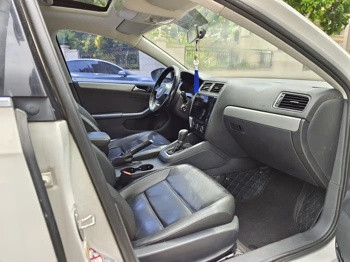 Volkswagen Sagitar 2014 Facelift 1.6L Automatic Comfort фото 10