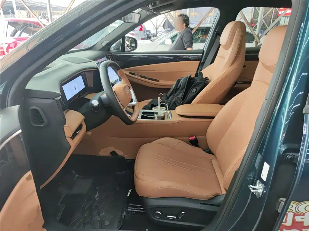 Geely Galaxy Galaxy L7 2025 EM-i 115km Explorer+ Edition фото 7