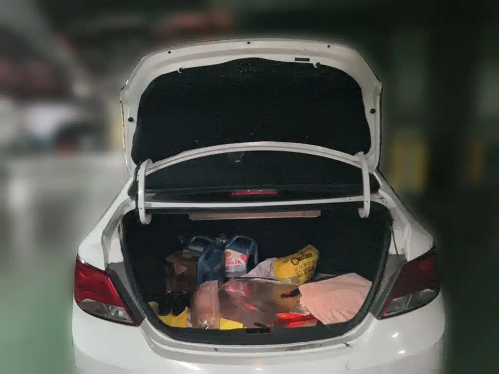 Hyundai Verna 2014 1.4L Automatic Leading GLX фото 16