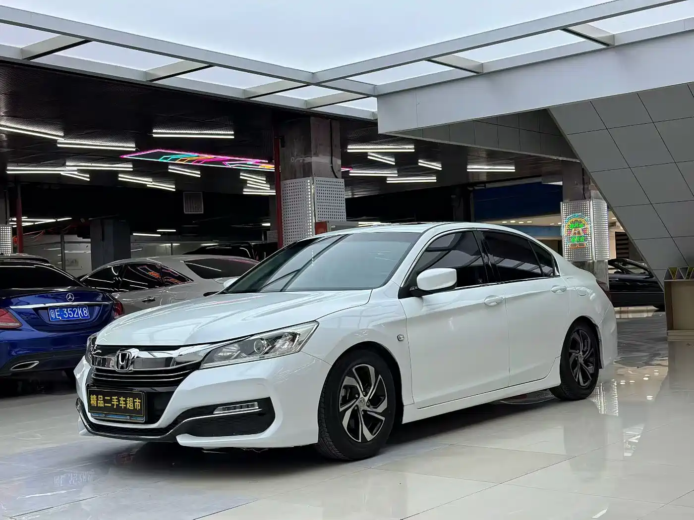 Honda Accord 2016 2.0L Elite Edition фото 2