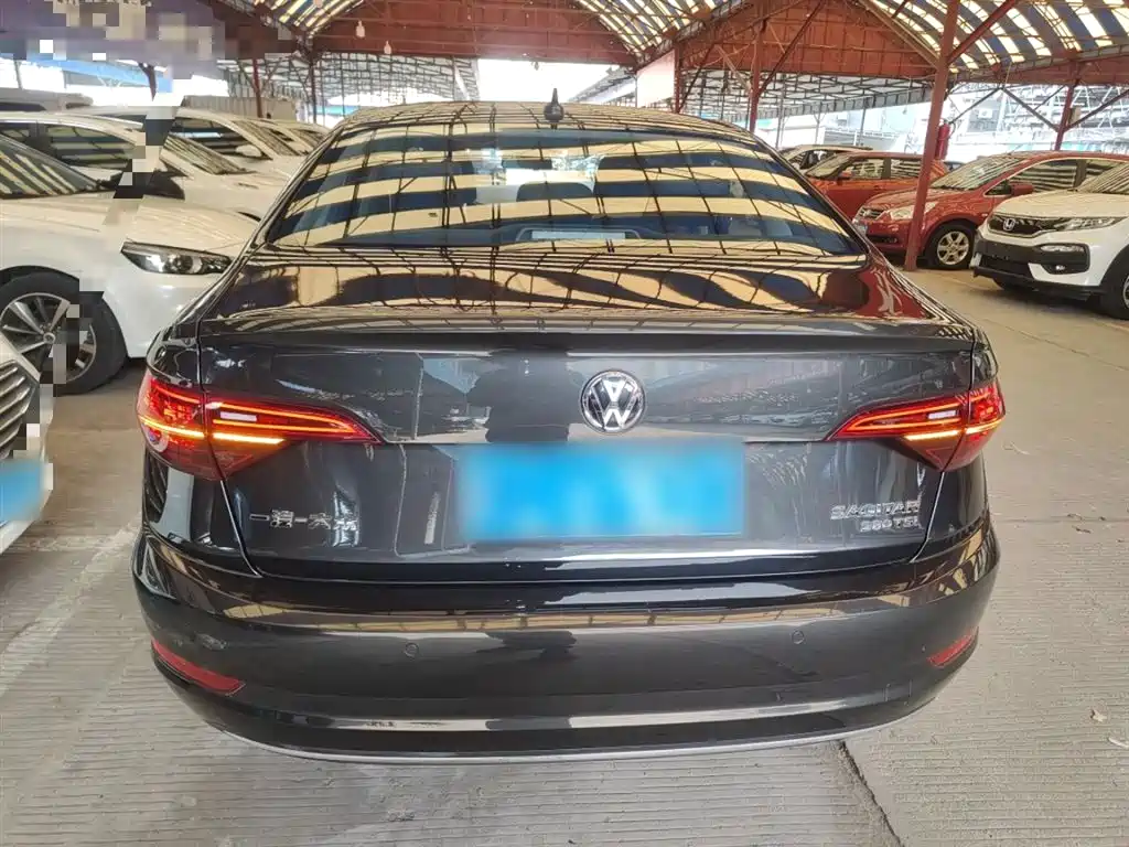 VOLKSWAGEN SAGITAR