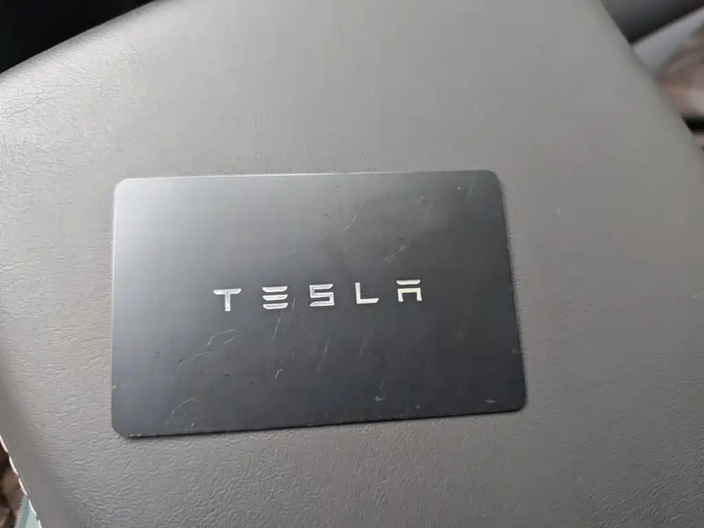 Фото 9 - Tesla Model 3