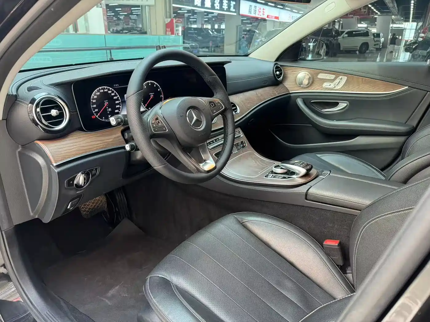 Mercedes-Benz E-Class 2016 E 300 L Fashion Type фото 4