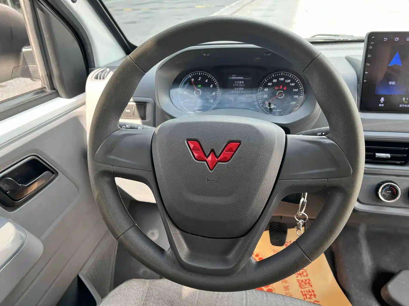 Wuling Motors Wuling Yangguang 2024 2024 300km Practical Enclosed Window Version 60kW