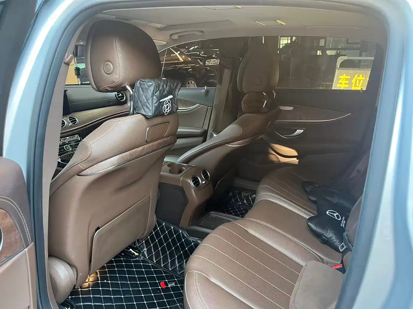 Фото 3 - Mercedes-Benz E-Class