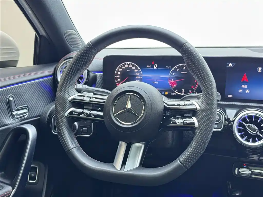 Mercedes-Benz A-Class 2023 A 200 L Fashion фото 14