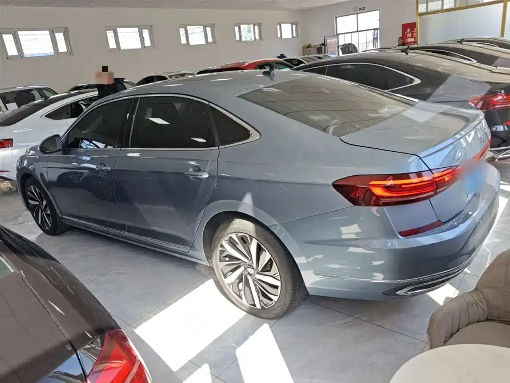 Volkswagen Passat 2022 330TSI Starlight Elite Edition фото 5