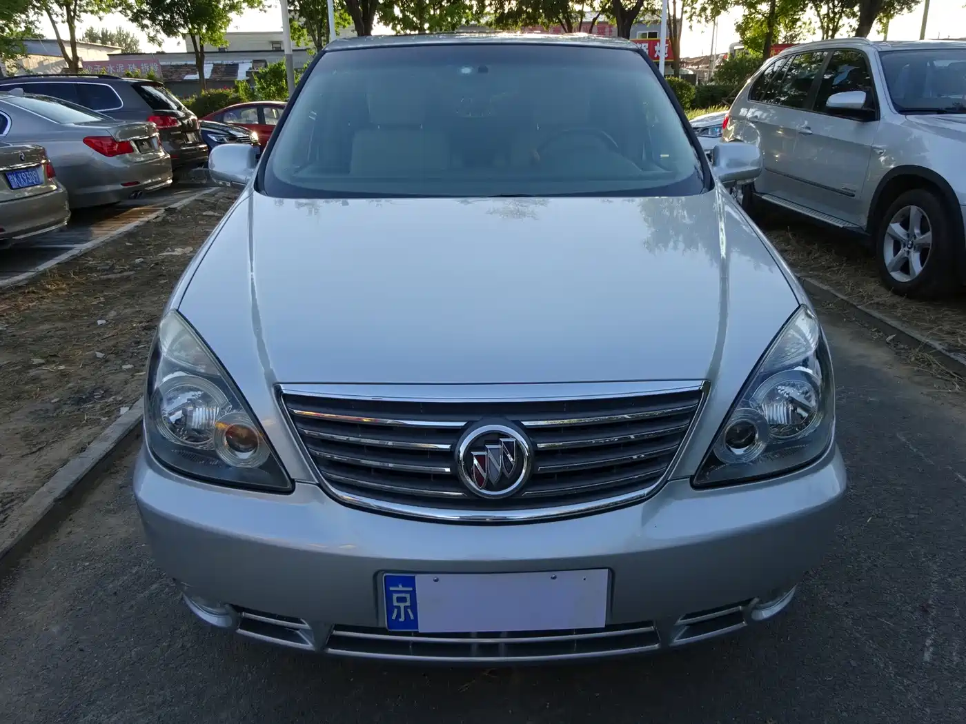 Photo 1 - Buick GL8