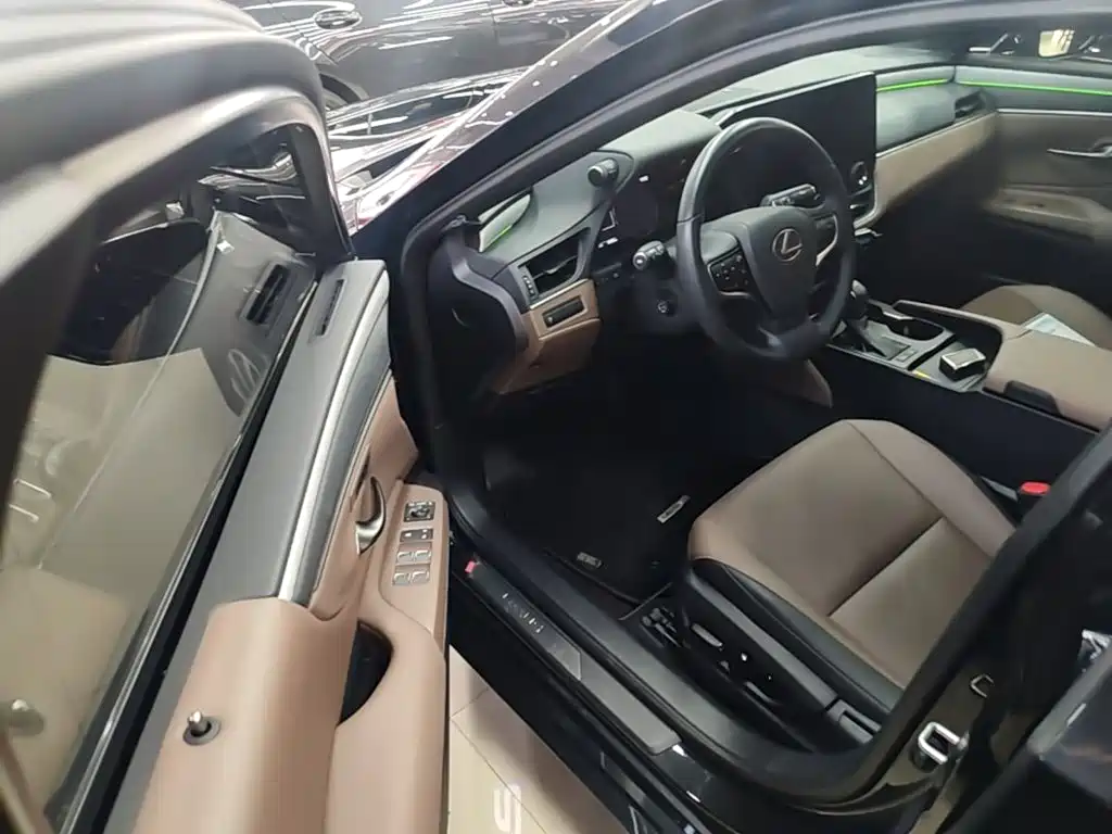 Lexus ES 2026 2025 200 Ultimate Edition