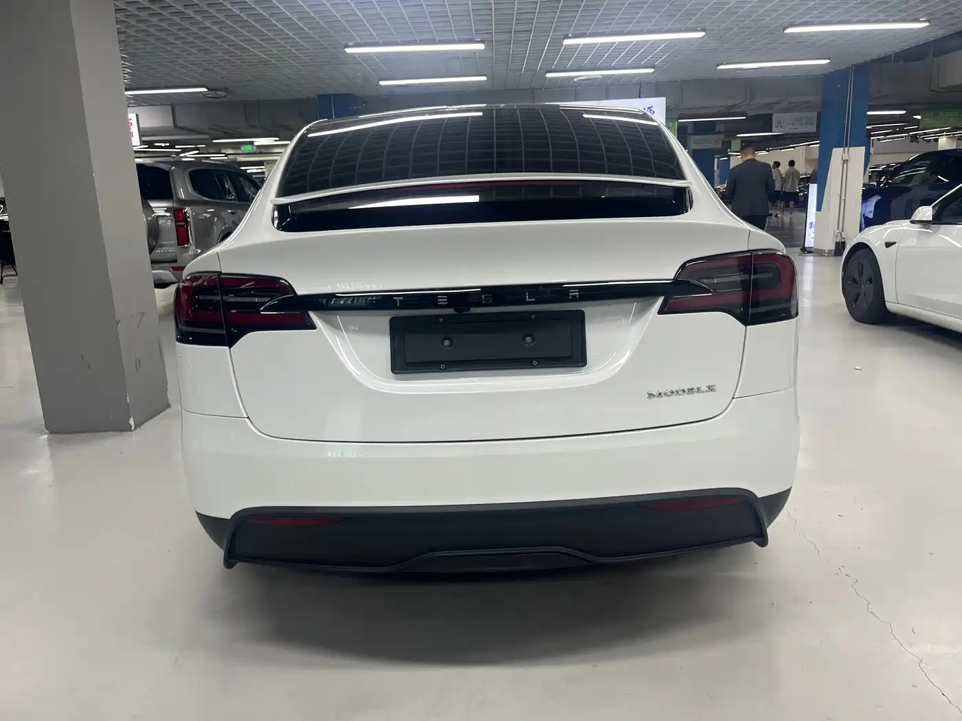 TESLA MODEL X