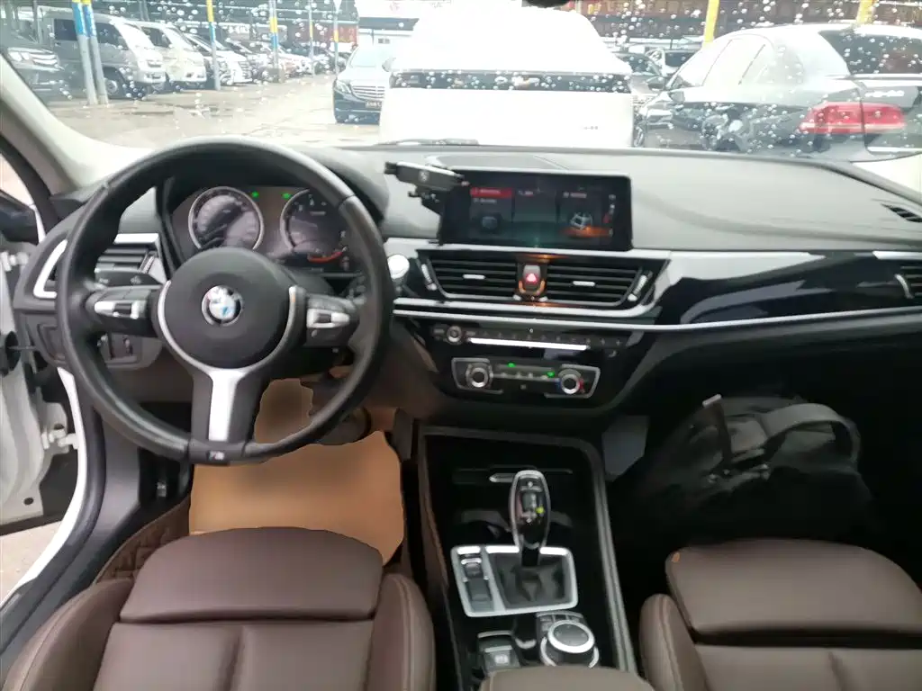 BMW 1-SERIES