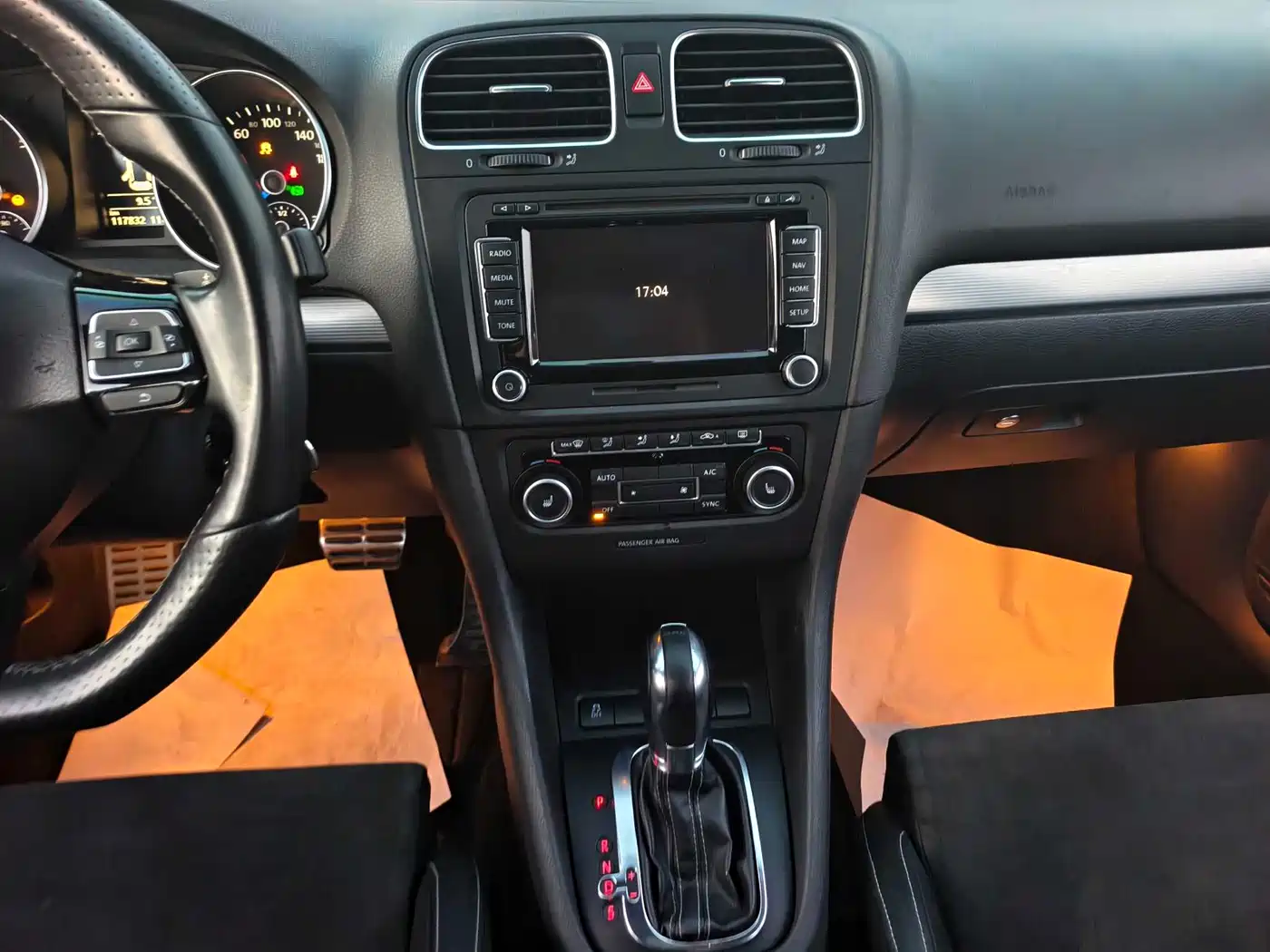 Volkswagen Golf (Import) 2011 2.0TSI R фото 8