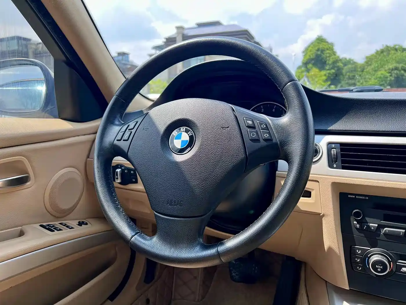 BMW 3 Series 2010 2011 318i Leading