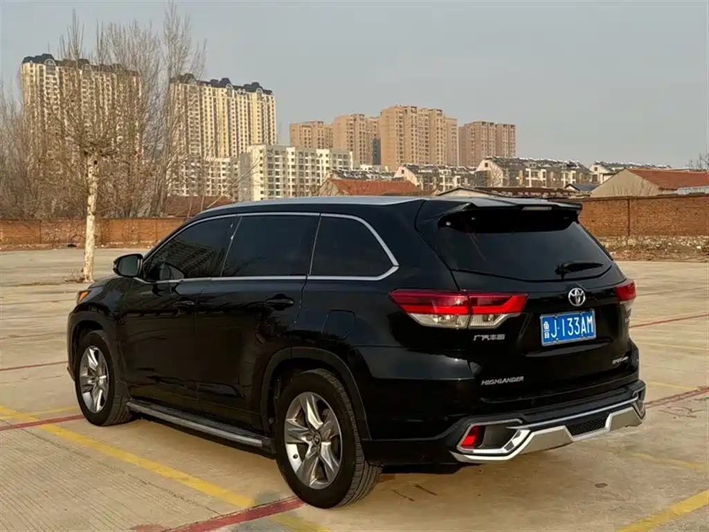 TOYOTA HIGHLANDER