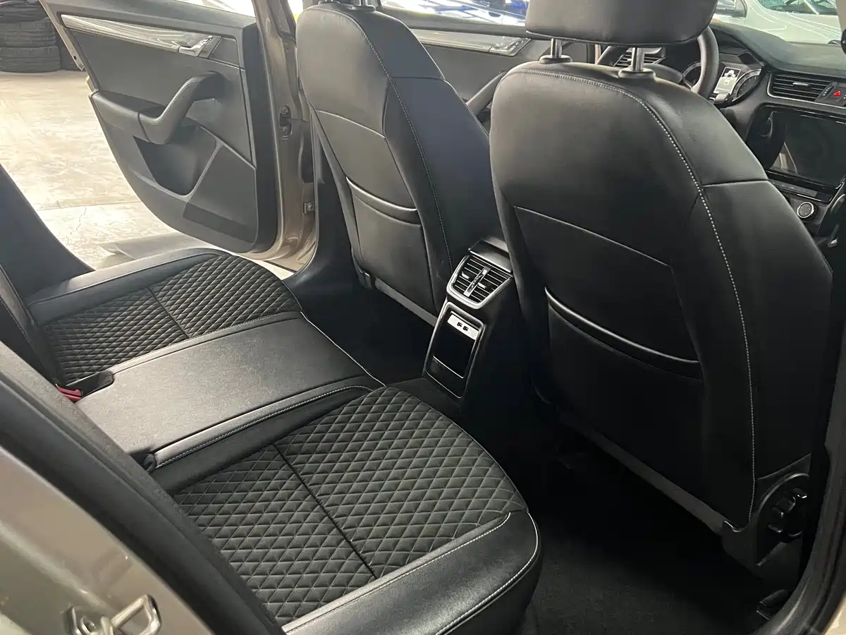 Škoda Octavia 2019 1.5L Automatic Smart Luxury Edition China V фото 12