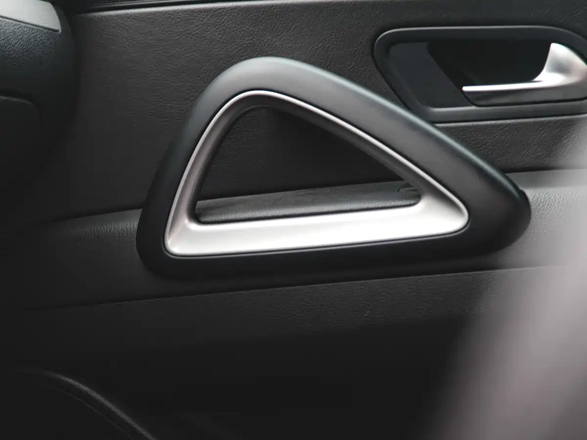 Volkswagen Scirocco 2011 2.0TSI R-Line фото 24