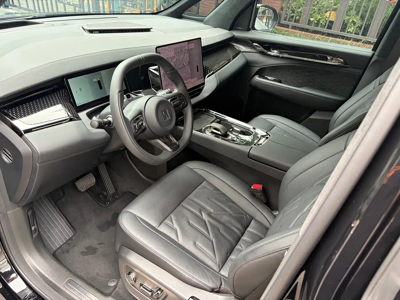 ZEEKR 009 2025 2024 6-seat Executive AWD 108kWh