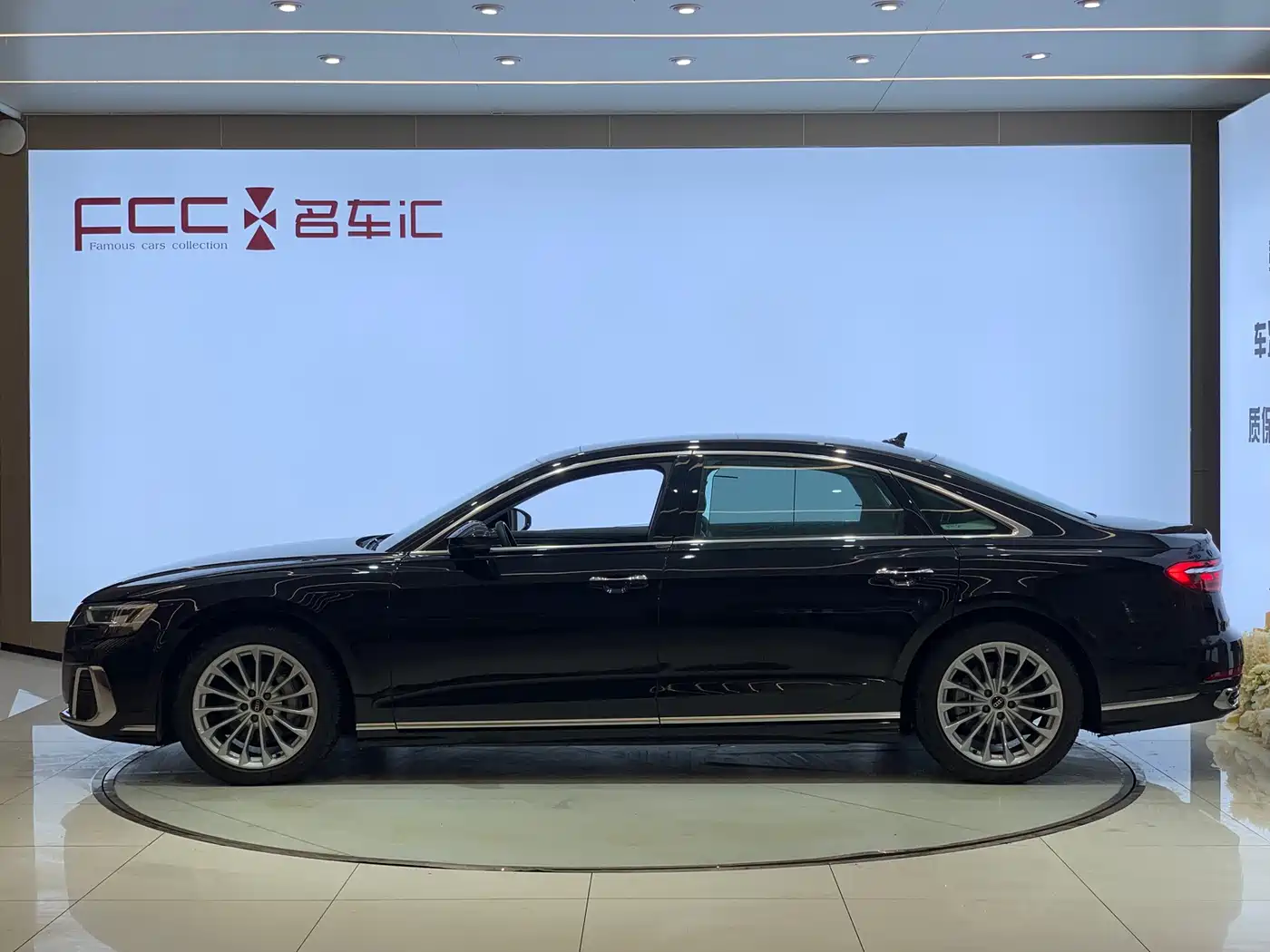 Audi A8 2023 A8L 45 TFSI quattro Luxury фото 3