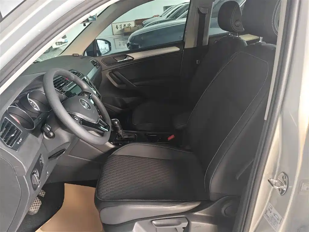 Volkswagen Tiguan L 2017 330TSI Automatic 2WD Trend Edition фото 11