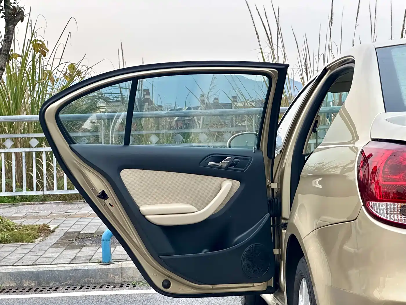 Volkswagen Lavida 2011 1.6L Automatic Pinxuan Edition фото 14