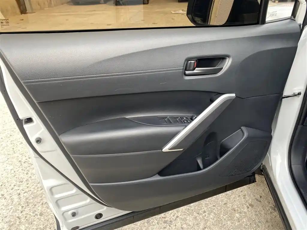 Toyota Corolla Cross 2024 Model 2.0L Pioneer Edition фото 15