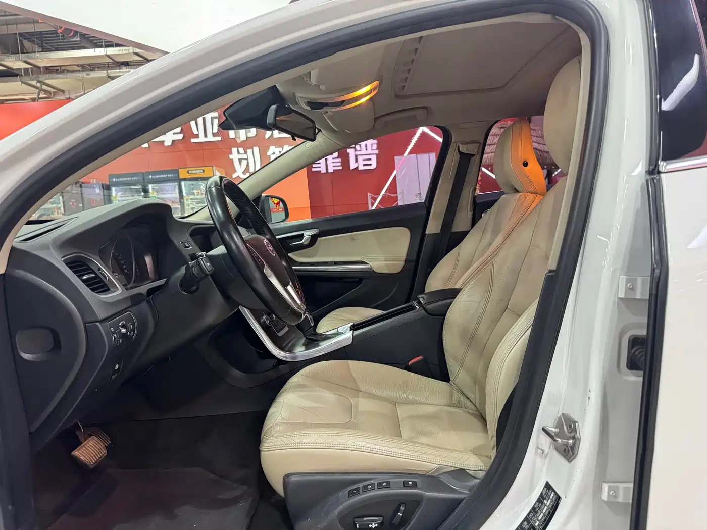 Volvo V60 2013 2014 T5 Zhiyi Edition
