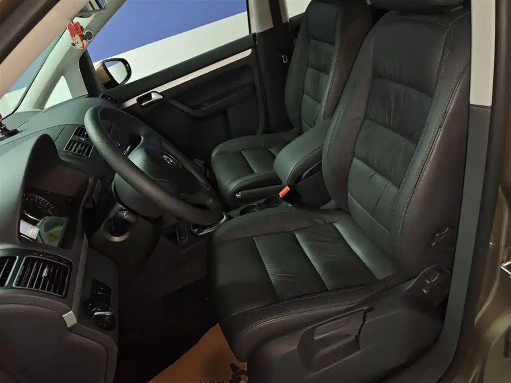 Volkswagen Touran 2015 1.4T DSG Comfort Edition 5-seater фото 11