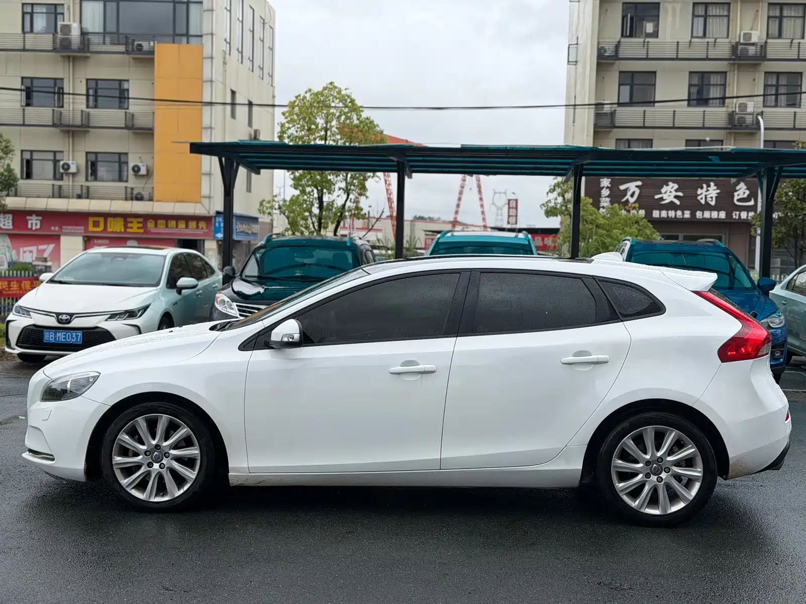 Photo 8 - Volvo V40