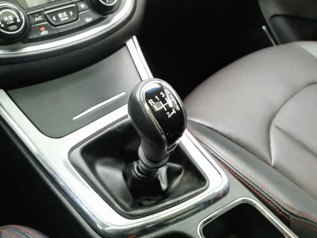 Baojun 560 2017 2016 1.8L Manual Luxury