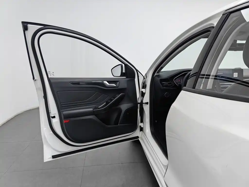Photo 8 - Ford Focus