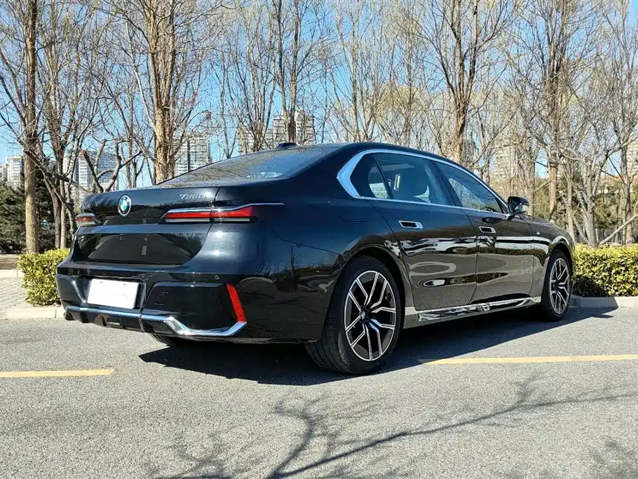 BMW 7-SERIES