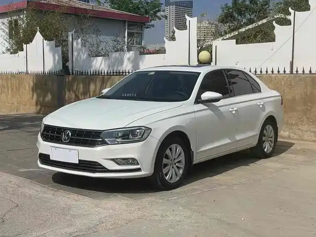 VOLKSWAGEN BORA
