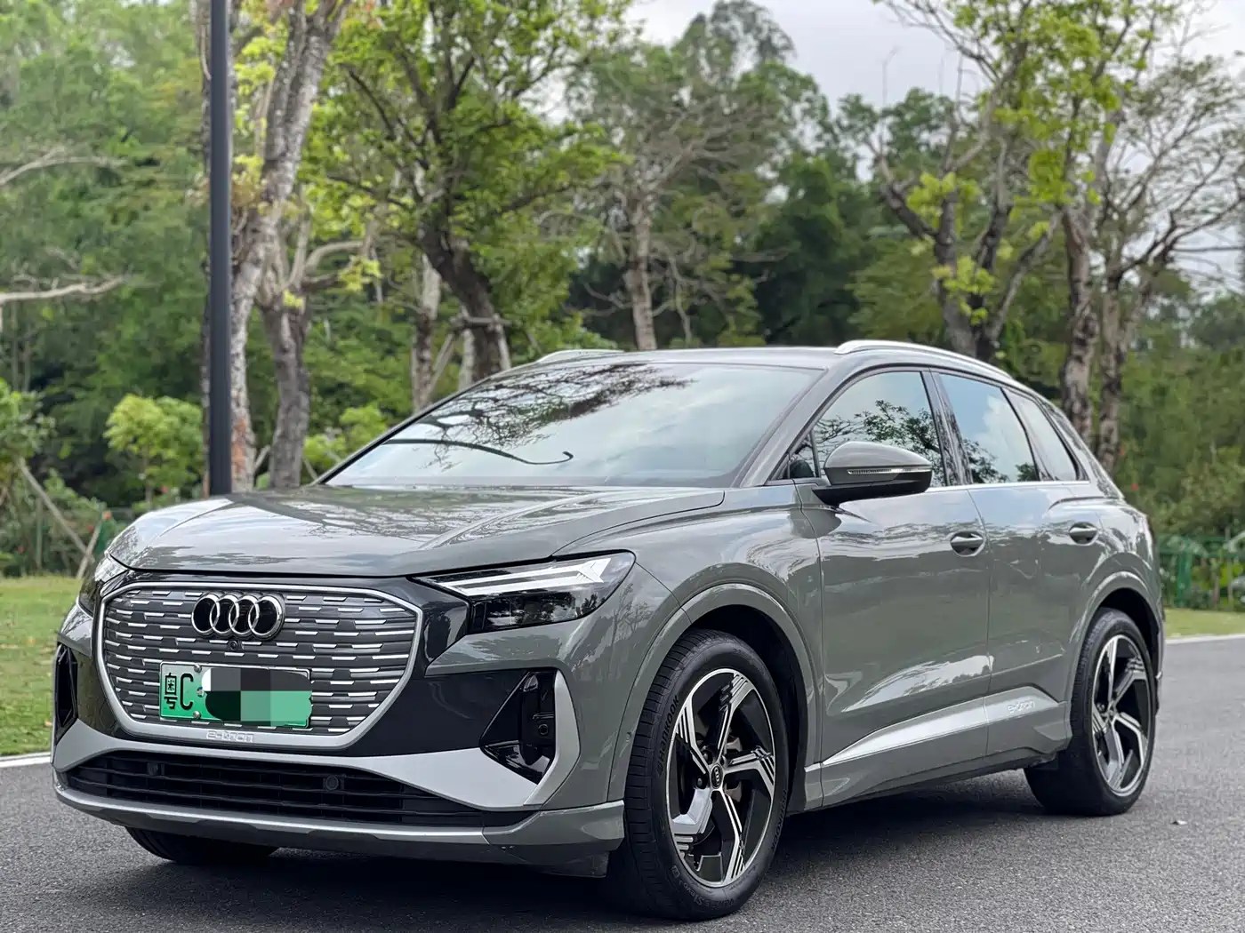 AUDI Q4 E TRON