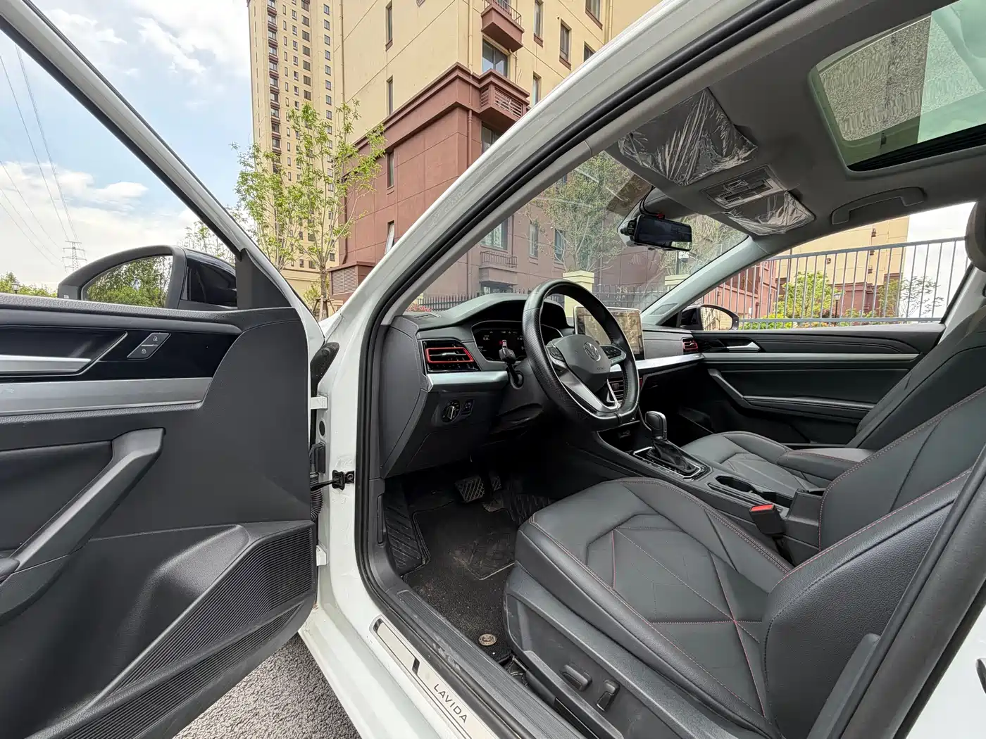 Volkswagen Lavida 2024 Model 300TSI DSG Starlight Leading Edition фото 4