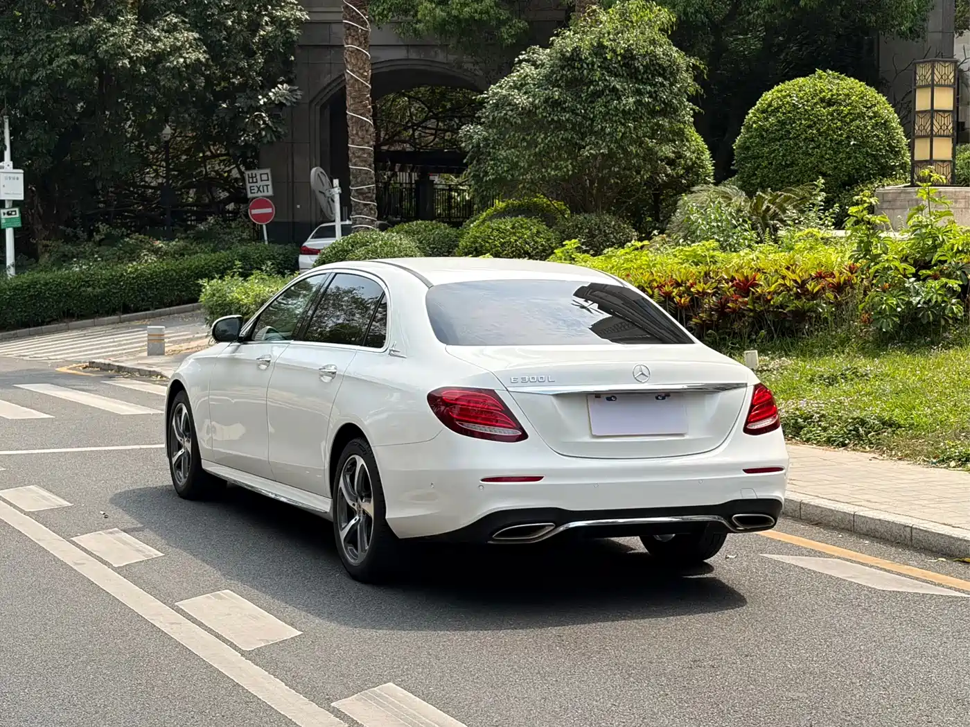 Mercedes-Benz E-Class 2016 E 300 L Sport Fashion Type фото 14