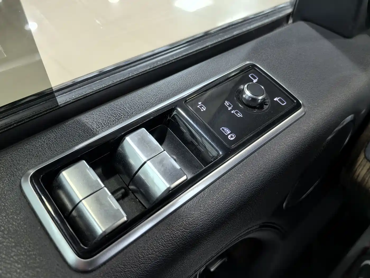 Land Rover Range Rover 2019 3.0 SC V6 Heritage Extended Edition фото 31